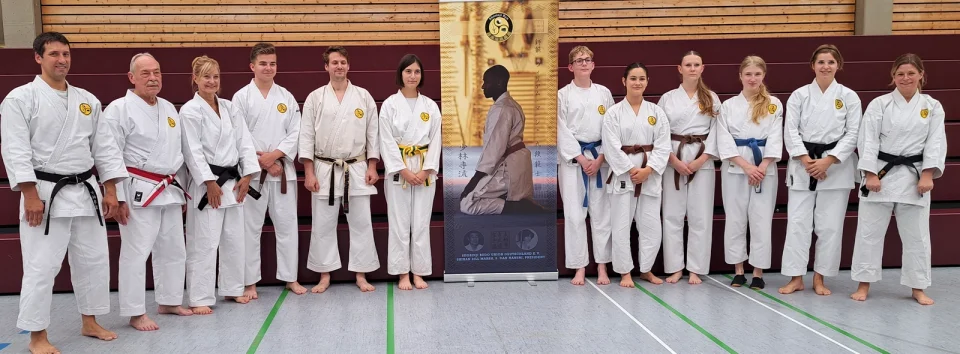 Karateka des TuS Mosella Schweich beim SBU-Herbstlehrgang 2026 in Bergen-Enkheim