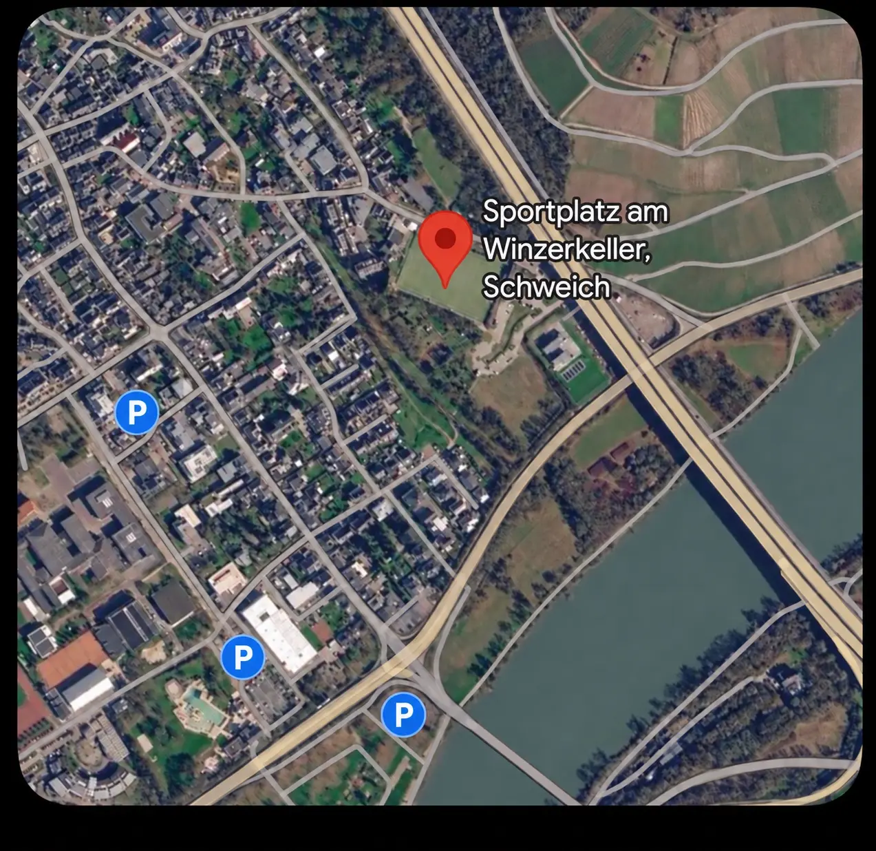 Karte mit drei empfohlenen Parkmöglichkeiten für Zuschauer rund um den Sportplatz am Winzerkeller in Schweich