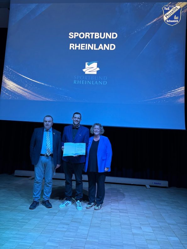 Harald Emmrich erhält die silberne Ehrennadel des Sportbundes Rheinland.